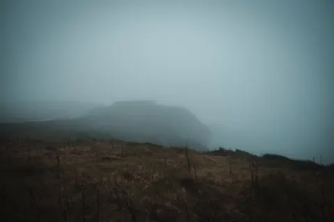 Foggy Minimal 4K Wallpaper · minimal · 3840×2560