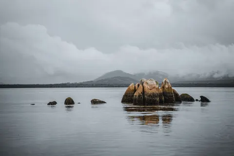 Foggy Minimal 4K Wallpaper · minimal · 3840×2560