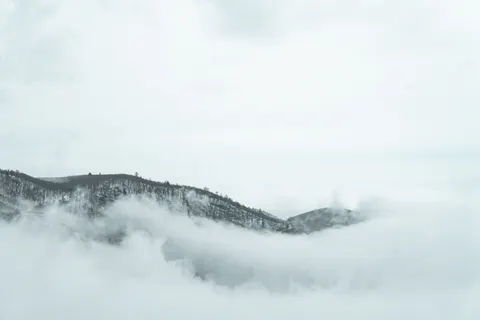 Foggy Minimal 4K Wallpaper · minimal · 3840×2560