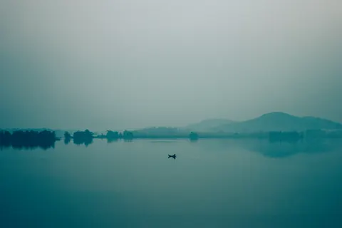 Foggy Minimal 4K Wallpaper · minimal · 3840×2560