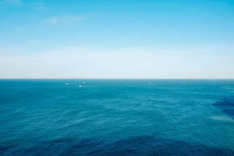 Still Water 4K Wallpaper · minimal · 3840×2560