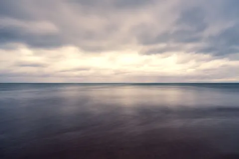 靜水 4K桌布 · minimal · 3840×2560