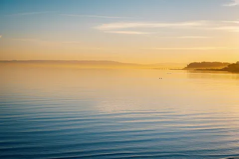 Still Water 4K Wallpaper · minimal · 3840×2555