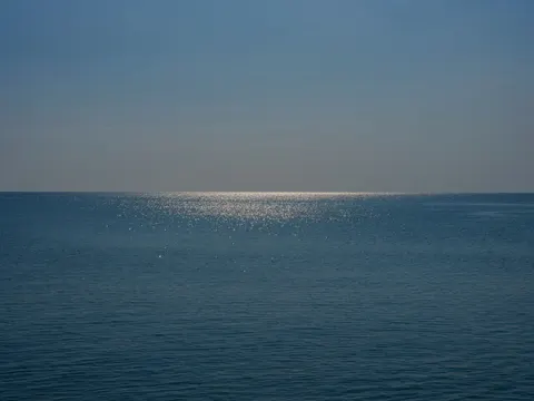 Still Water 4K Wallpaper · minimal · 3840×2880
