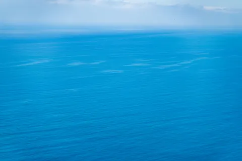 Still Water 4K Wallpaper · minimal · 3840×2561