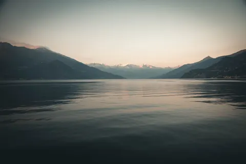 Still Water 4K Wallpaper · minimal · 3840×2560