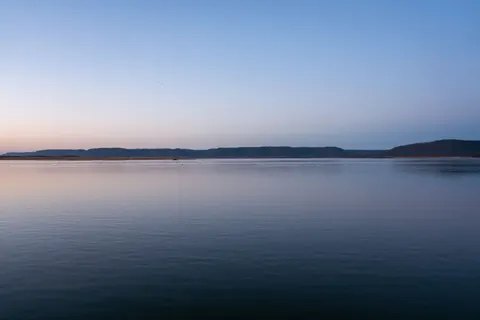 Still Water 4K Wallpaper · minimal · 3840×2560