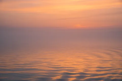 Still Water 4K Wallpaper · minimal · 3840×2563