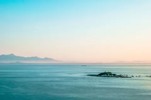 Still Water 4K Wallpaper · minimal · 3840×2560