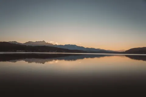 Still Water 4K Wallpaper · minimal · 3840×2561