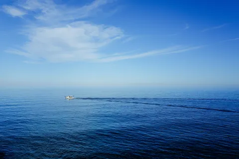 Still Water 4K Wallpaper · minimal · 3840×2556