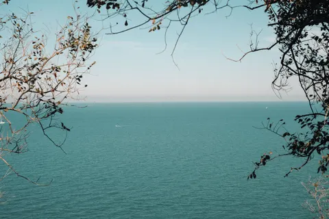 Still Water 4K Wallpaper · minimal · 3840×2560