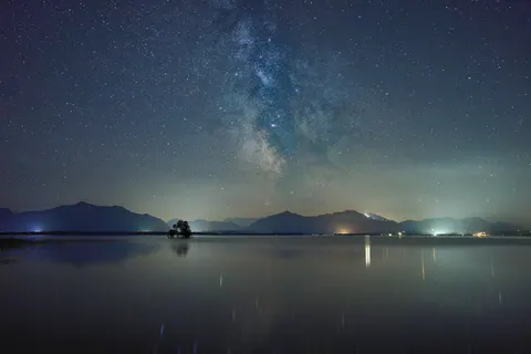 Milky Way over Sea 4K Wallpaper · space · 3840×2560