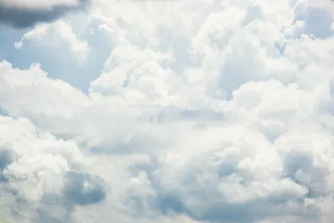 Pastelwolken 4K-achtergrond · minimal · 3840×2560