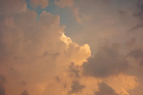 Pastel Clouds 4K Wallpaper · minimal · 3840×2560
