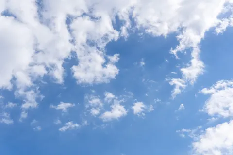 Pastelwolken 4K-achtergrond · minimal · 3840×2560