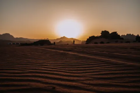 Dune Sunset 4K Wallpaper · minimal · 3840×2560