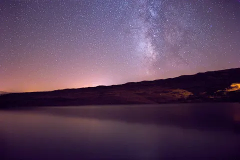 Milchstraße über dem Meer 4K Hintergrundbild · space · 3840×2563