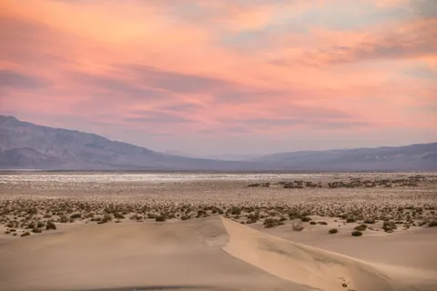 والپیپر غروب تپه‌های شنی با کیفیت 4K · minimal · 3840×2560
