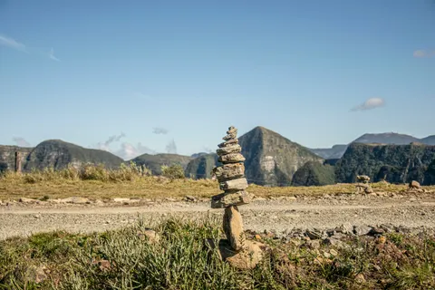 Zen Stones 4K Wallpaper · minimal · 3840×2560