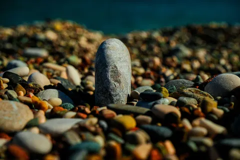 Zen Stones 4K Wallpaper · minimal · 3840×2560