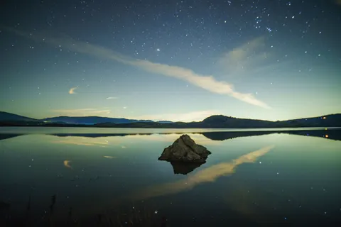 Milky Way over Sea 4K Wallpaper · space · 3840×2560