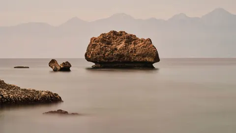 Zen Stones 4K Wallpaper · minimal · 3840×2160