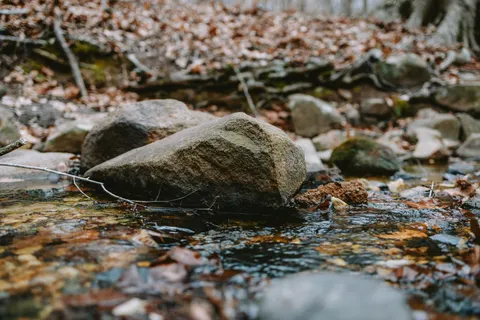 Zen Stones 4K Wallpaper · minimal · 3840×2560