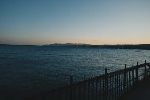 그라데이션 수평선 4K 배경화면 · minimal · 3840×2560