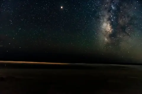 समुद्र के ऊपर आकाशगंगा 4K वॉलपेपर · space · 3840×2563