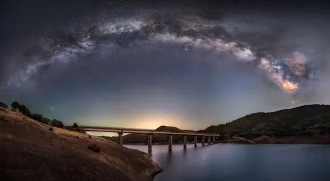 Milchstraße über dem Meer 4K Hintergrundbild · space · 3840×2108