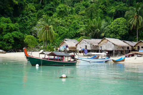 Tropical Paradise 4K Wallpaper · tropical · 3840×2560