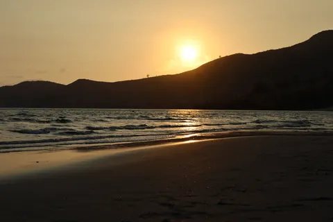 Tropical Sunset 4K Wallpaper · tropical · 3840×2560