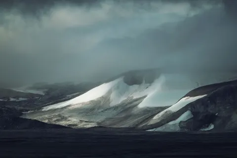 Dark Mountains 4K Wallpaper · dark · 3840×2560