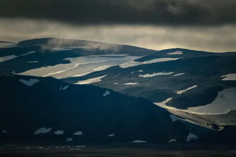 Dark Mountains 4K Wallpaper · dark · 3840×2560