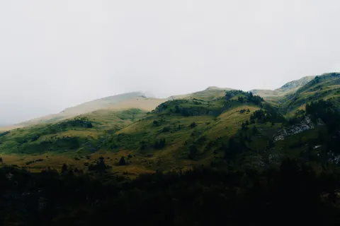 Sfondo Montagne oscure 4K · dark · 3840×2560