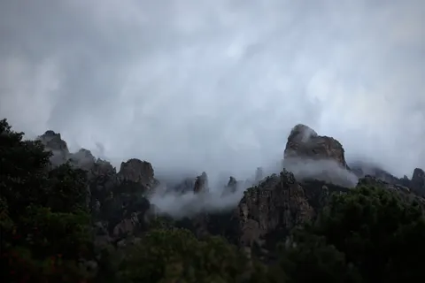 Dark Mountains 4K Wallpaper · dark · 3840×2560