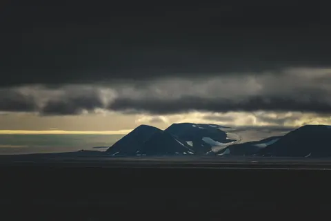 Dark Mountains 4K Wallpaper · dark · 3840×2560