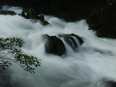Silky Waterfall 4K Wallpaper · waterfall · 3840×2883