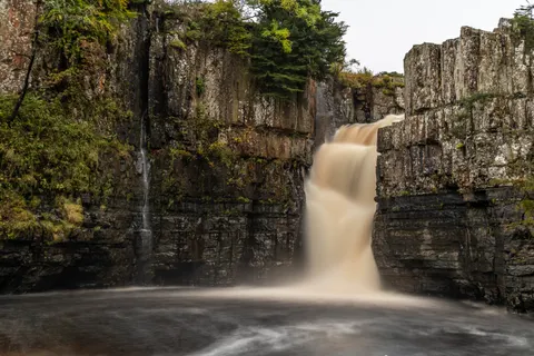 Silky Waterfall 4K Wallpaper · waterfall · 3840×2560