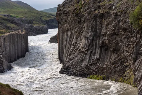 Iceland Falls 4K Wallpaper · waterfall · 3840×2560