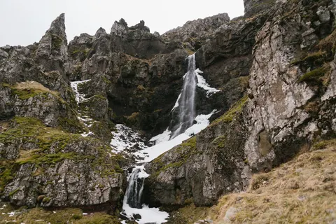 Iceland Falls 4K Wallpaper · waterfall · 3840×2561