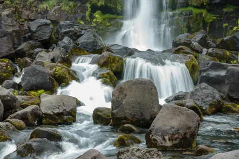 Iceland Falls 4K Wallpaper · waterfall · 3840×2560