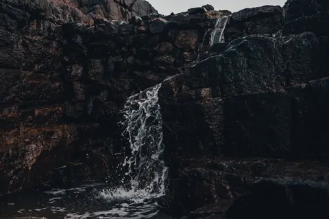 Sfondo Cascate d'Islanda 4K · waterfall · 3840×2555