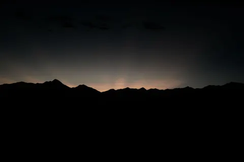 Sunset Mountains 4K Wallpaper · sunset · 3840×2560