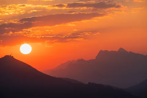 Sunset Mountains 4K Wallpaper · sunset · 3840×2561