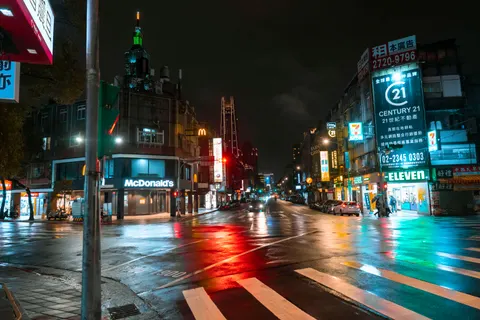 Neon City 4K Wallpaper · neon · 3840×2561