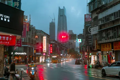 Neon City 4K Wallpaper · neon · 3840×2561