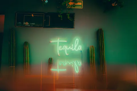 Neon Lights 4K Wallpaper · neon · 3840×2561