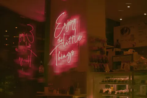 Neon Sign 4K Wallpaper · neon · 3840×2560